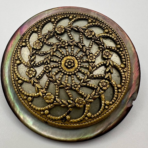 Antique jumbo mother of pearl abalone gold tone round button upcycled brooch pin - Picture 2 of 8